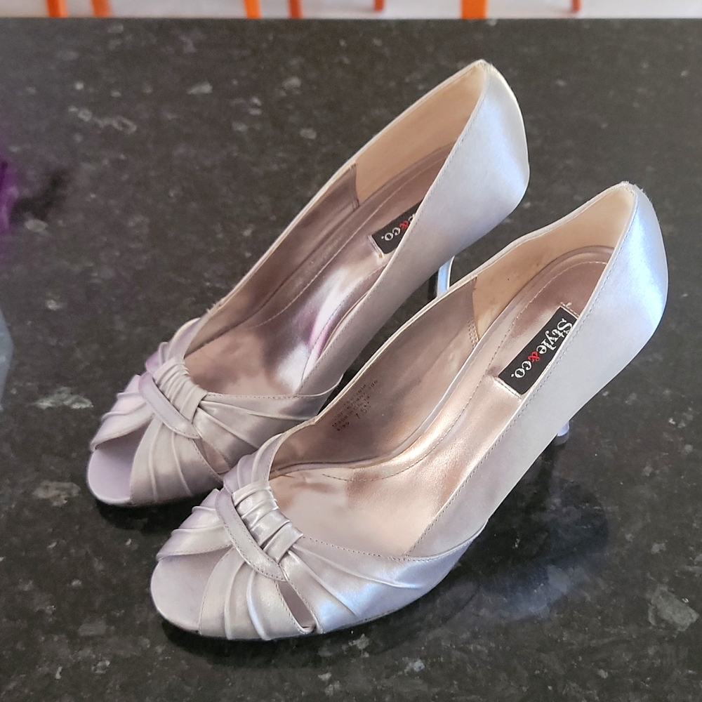 Woman's Silver Fabric Dress Shoe 7.5 Medium Style & Co. Macys Brand